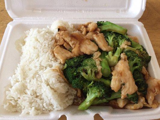 Lunch special chicken with broccoli and white rice