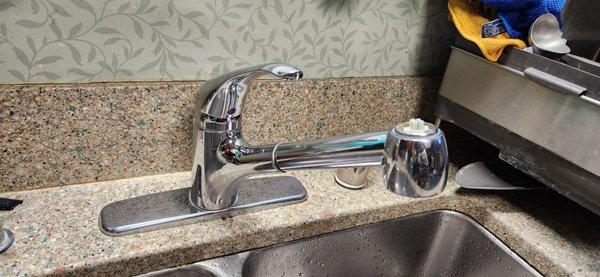 Look how shiny my faucet is.