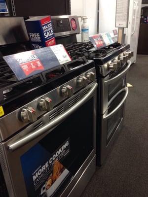 New gas ranges at Best Buy