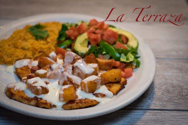 Pollo Hawaiano Grilled chicken breast, topped with pineapple and ham. Served with rice, lettuce, tomatoes, and sour cream.