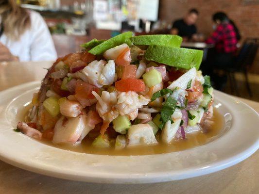 Tostada Mixta,pulpo camarón