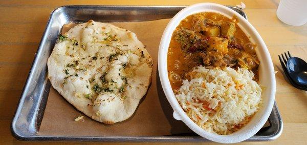 Chicken goan vindaloo and garlic naan