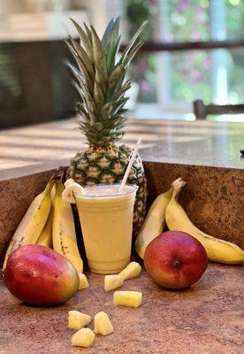 Tropical Congo
Banana, mango, and pineapple with coconut water and orange juice