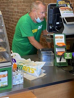 Hey subway, masks don't work like this.