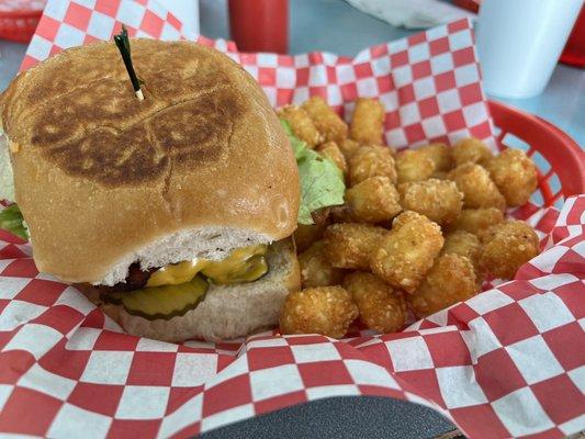 Bacon cheeseburger with tater tots