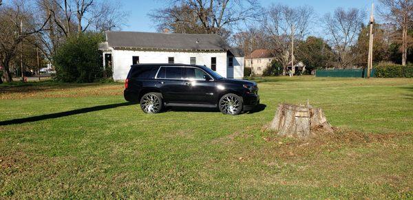 Chevy Tahoe on 24s