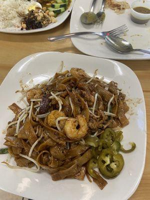 MS3. Char Kway Teow. EXCELLENT flavor, wok kei, tender chicken, beef, and shrimp.