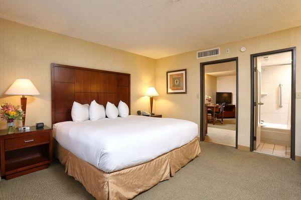 DoubleTree Suites by Hilton Hotel Tucson Airport