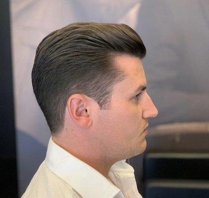 It is a reserved and traditional haircut done with scissors, giving it a unique and elegant cut.