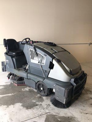 Pre-owned Advance CS7000 sweeper/scrubber