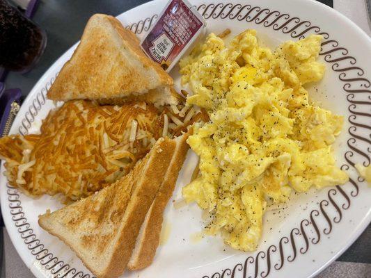 My mom's platter- scrambled eggs, white toast and hash browns. Another tasty meal! Everything done right!