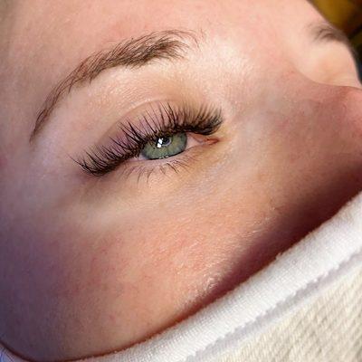 Natural volume lashes