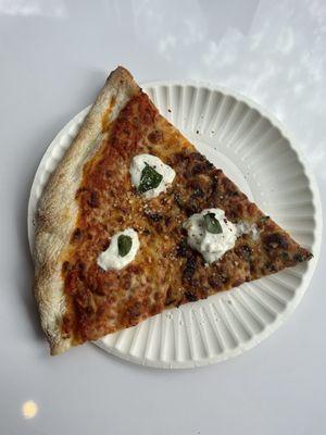 Vodka burrata pizza - slice