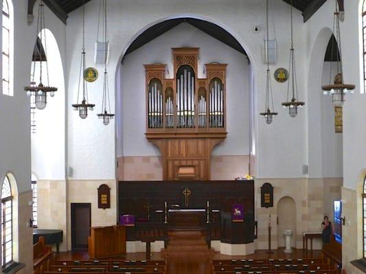 The interior of the nave at First Evangelical Lutheran Church