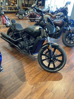 2022 Indian Scout Rogue - Black Smoke Midnight