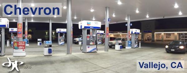 Spacious, well lit, lots of pumps, and just off the freeway. (Thumbs up!)