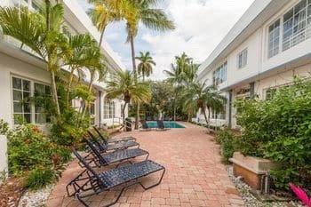 The Courtyard By Royal Stays, Miami Beach. Photos.