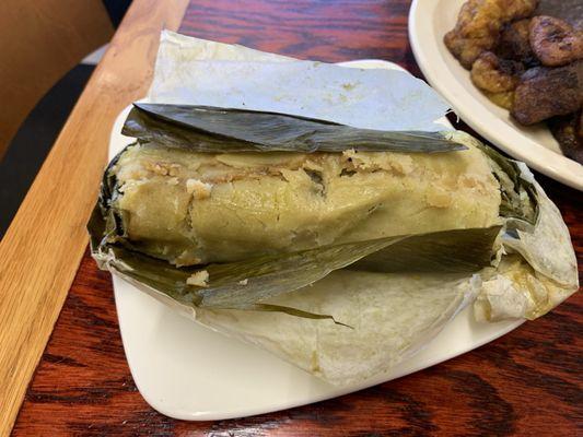 El Salvadoran chicken tamale