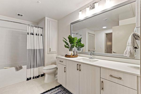 Model Eggshell Design Package Bathroom