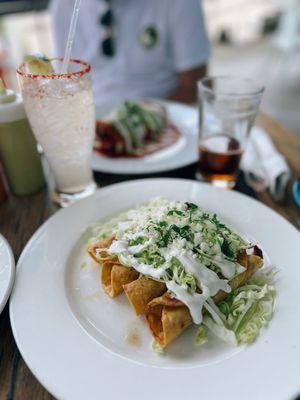 Taquitos with carnitas