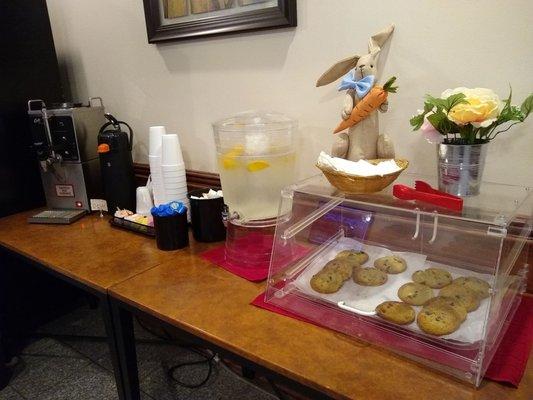 Free cookies at the welcome table