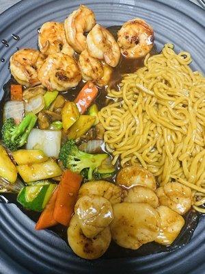 Hibachi Shrimp and Scallop 
Served with fried rice or noodles, soup and salad.