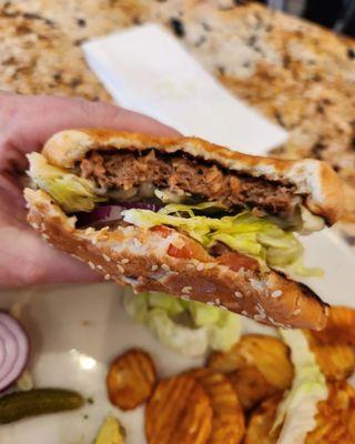 VEGGIE BURGER!!! Had me fooled so good.very flavorful.will definitely  order agin.