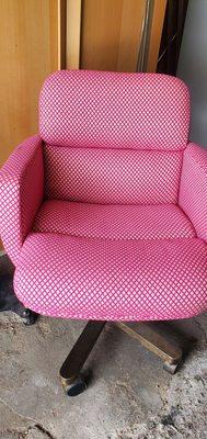 Front on view of the office chair Lonnie reupholstered.