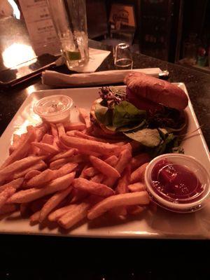 Cheeseburger w fries