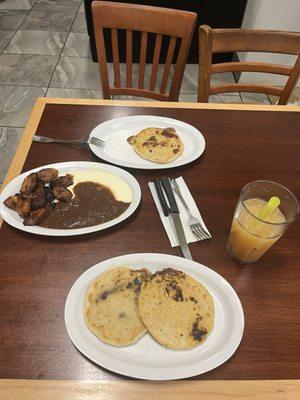 Pupusas & Platanos fritos