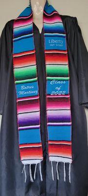 Graduation sarape stole

Sarape bordado para graduación