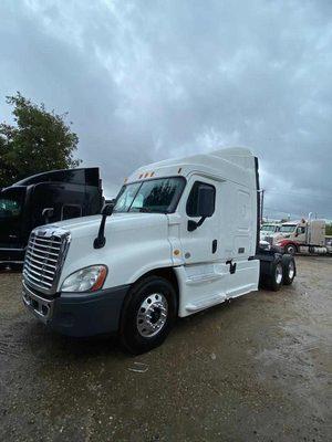 A beautiful 2014 freightliner with Detroy dd15. ready for a new buyer.