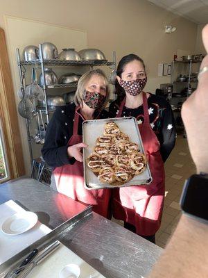 Festive cinnamon buns with homemade dough!