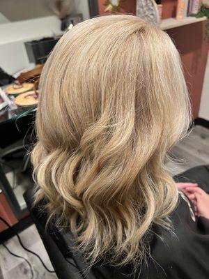 Beautiful highlight & root touch up