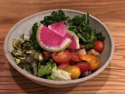 Salad bowl with tempeh $16