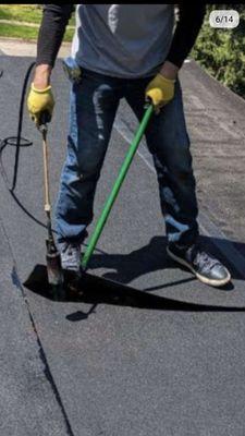 Heat welding the seams on modified bitumen