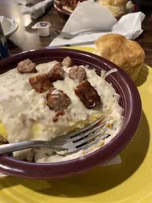 Breakfast bowl (hash browns, eggs, gravy, and sausage)