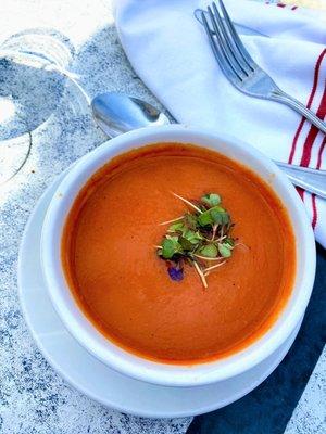 Roasted tomato & pepper soup