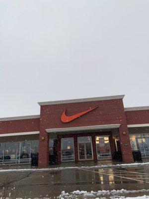 Nike outlet Pleasant Prairie Wisconsin on a snowy wet day