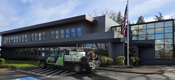 Commercial window cleaning in Eugene Oregon.