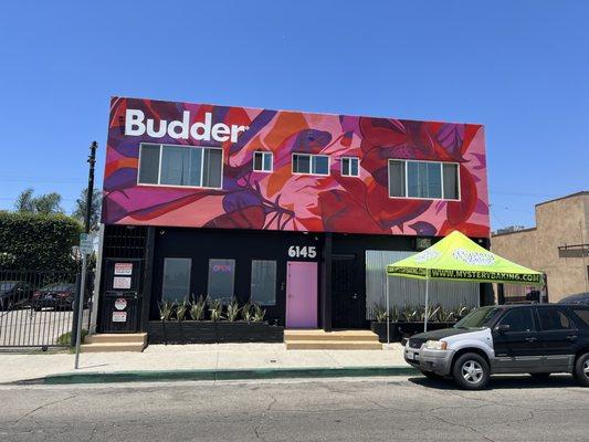 High Quality Products at Rock Bottom Prices.  Boutique Experience. Budder Cannabis Dispensary North Hollywood California. NoHo Weed Store.