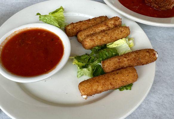 Standard mozzarella sticks. Lettuce not necessary.