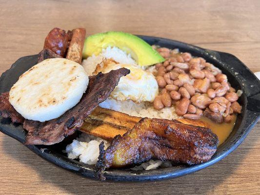 Bandeja Paisa con Carne Asada