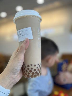 Bubble milk tea (large +$1.00)