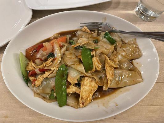 Drunken noodles with chicken (medium spice)