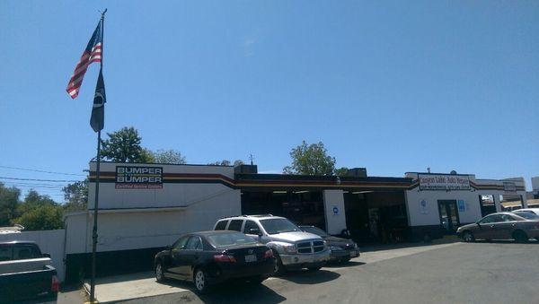 View upon entering the parking lot, welcome to Canyon Lake Auto Repair!