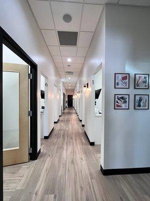 Come visit our beautiful and modern office, where we provide exemplary care to all our patients. Make your appointment with us today!