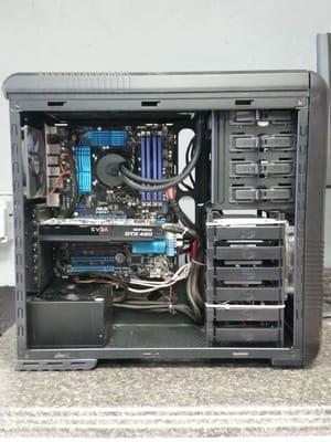 Beautiful custom gaming rig with well managed cables thanks to PC Fix!