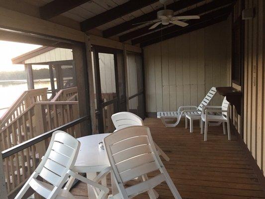 Fully furnished screened in porch