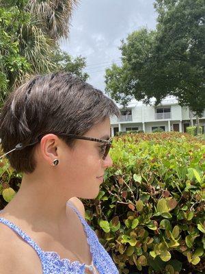 Pixie cut, women's short haircut